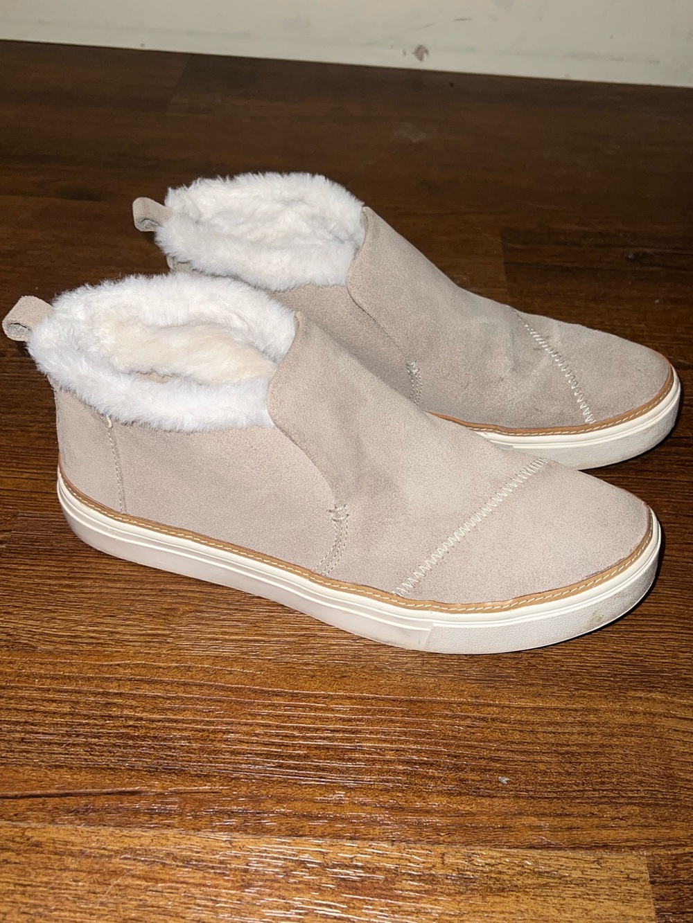 Toms Slip On Paxton Suede Beige Faux Fur Lined Comfort Sneaker Boots Size 9 - Picture 3 of 10